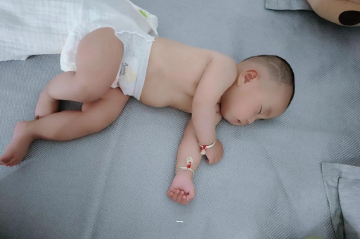 庄河宝宝脸上有白色斑块 庄河宝宝脸上有白色斑块